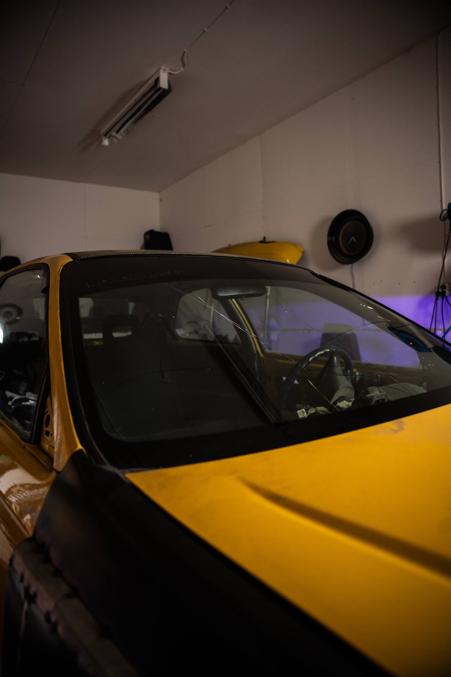 Roaderwear Window Streamer With Die-Cut Logo