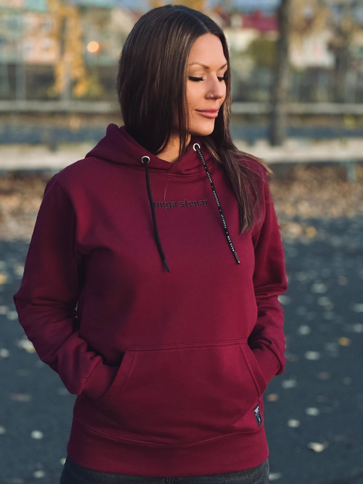 Raketforskaren - Tunga Stenar - Vinröd Hoodie