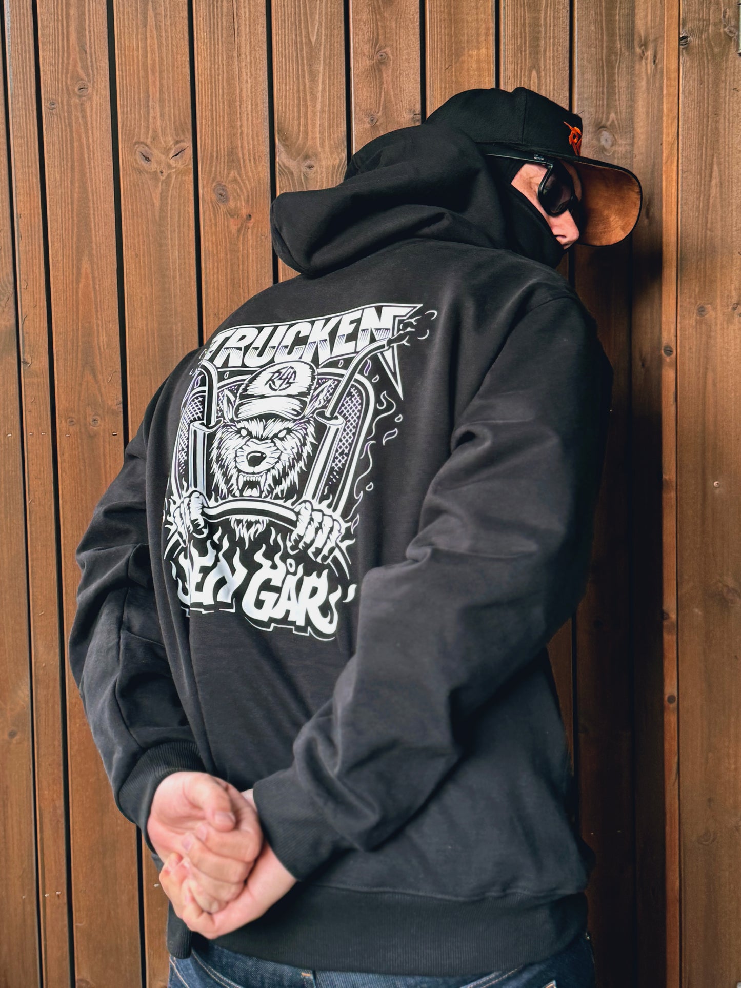 Rivstart "Trucken Den Går" Svart Hoodie