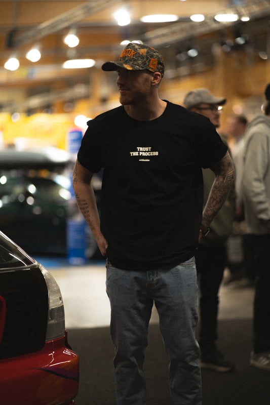 The Roaderwear Trust The Process Tee / T-shirt - Black / Svart