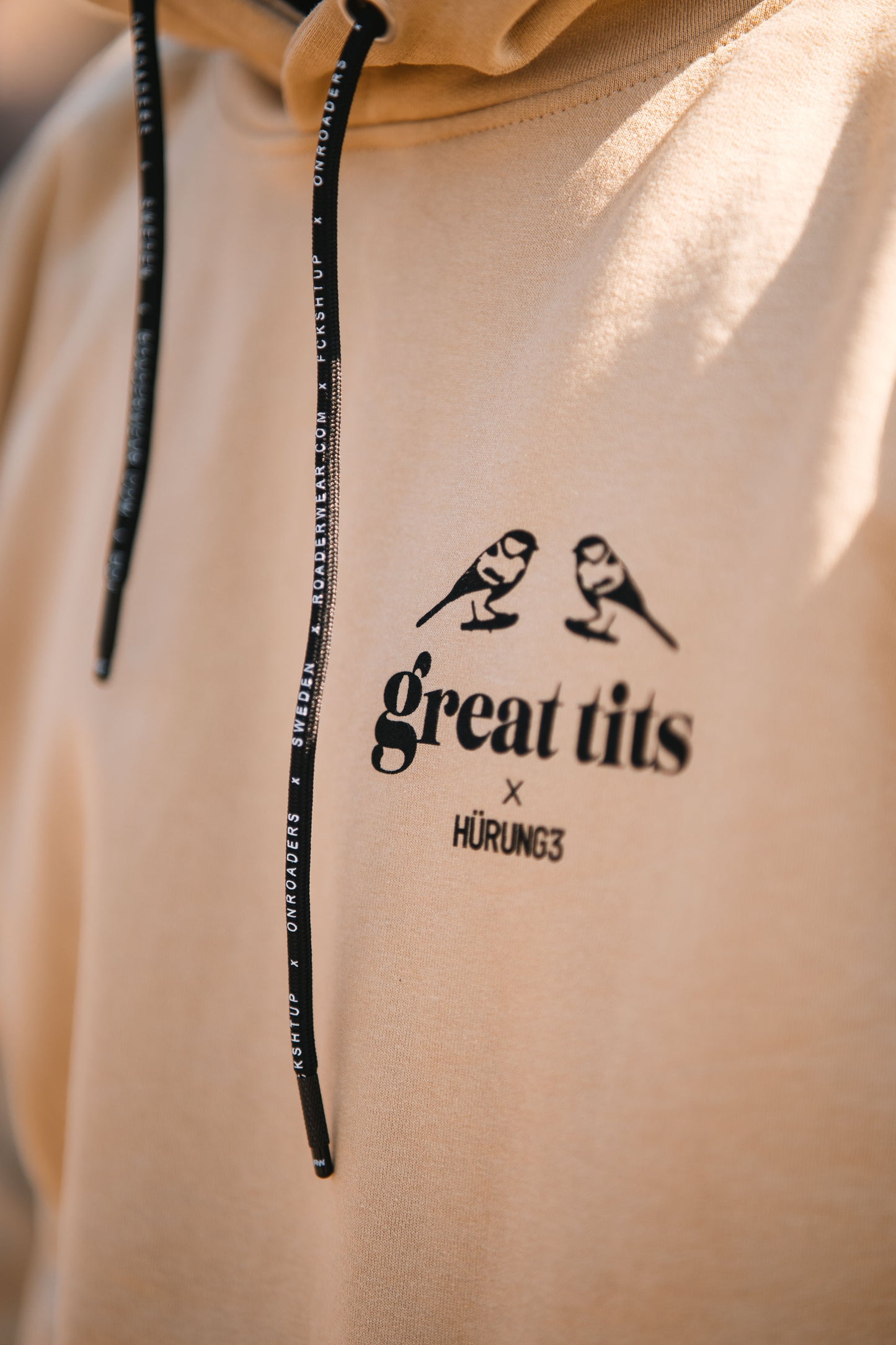HÜRUNG3 Classic Great Tits Sand Hoodie