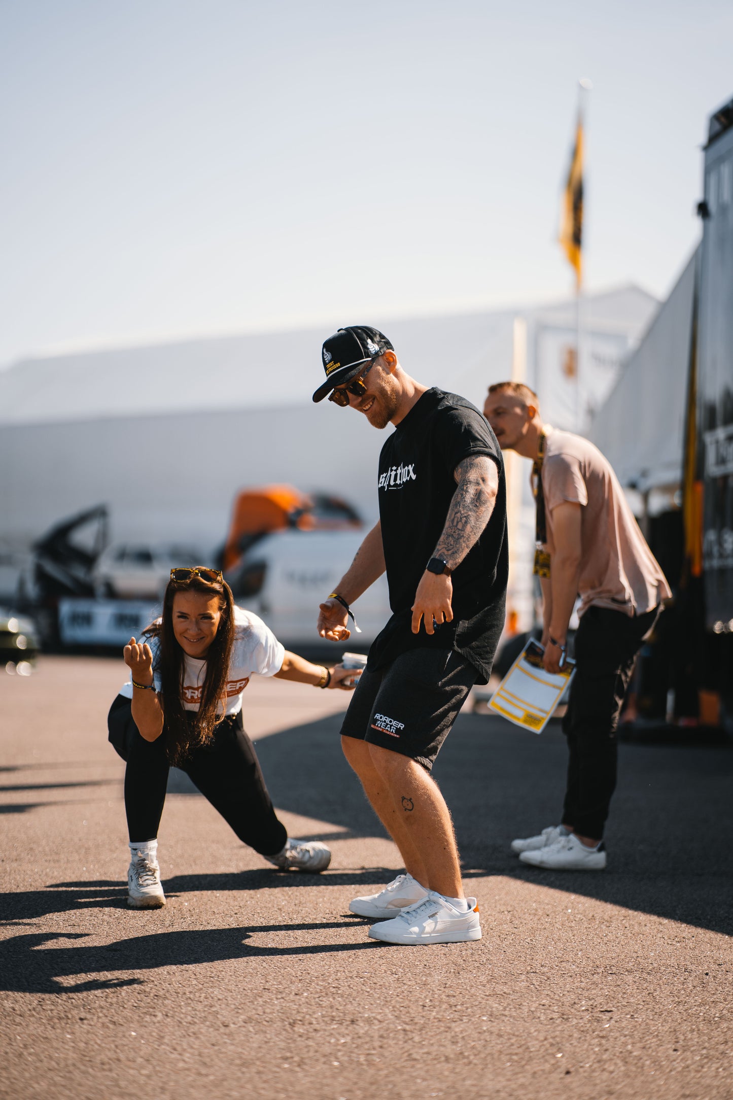 Roaderwear "Shitbox" Tee – Vit / Svart