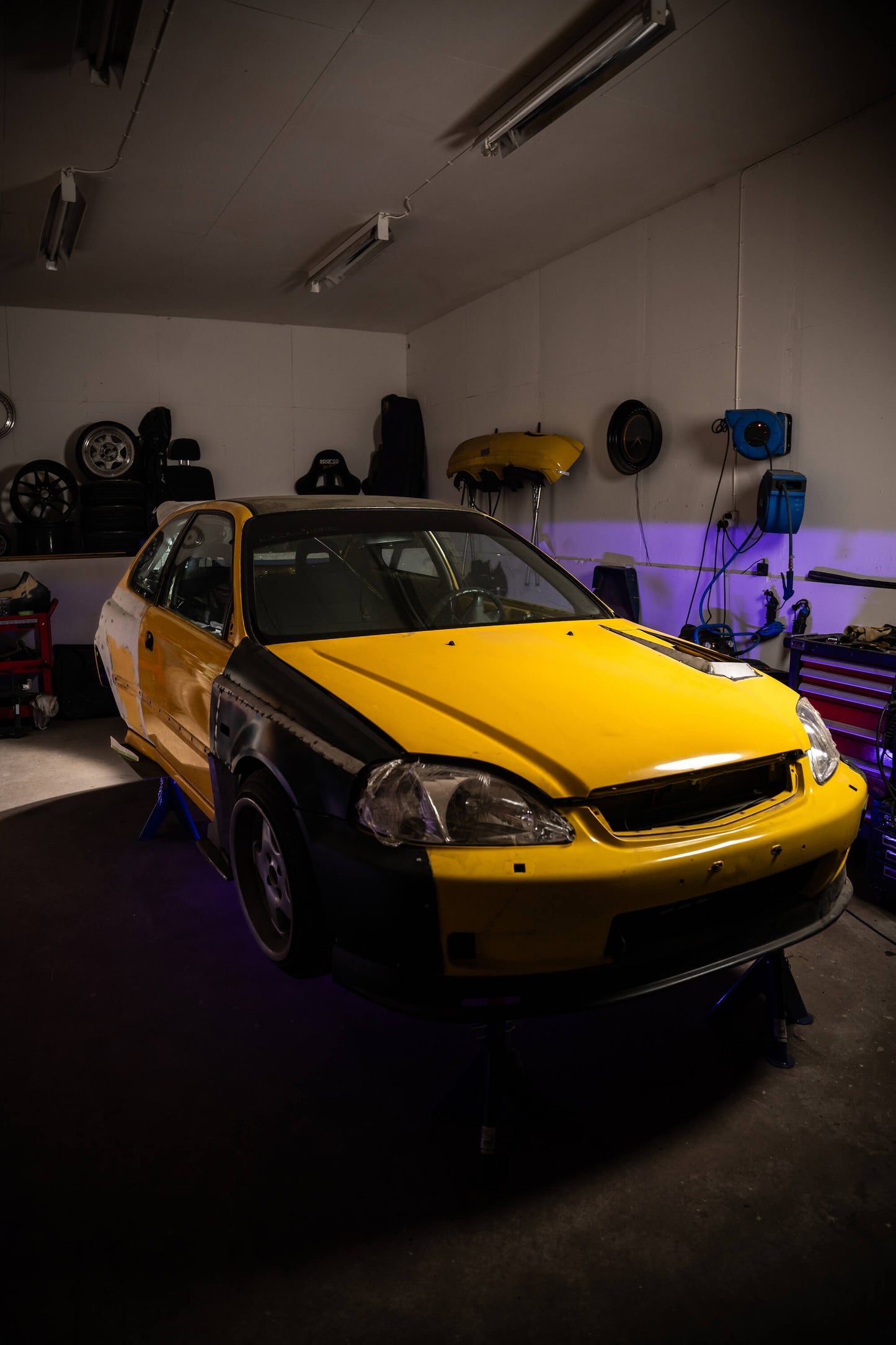 Roaderwear Window Streamer With Die-Cut Logo