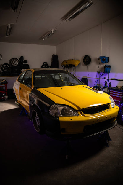 Roaderwear Window Streamer With Die-Cut Logo