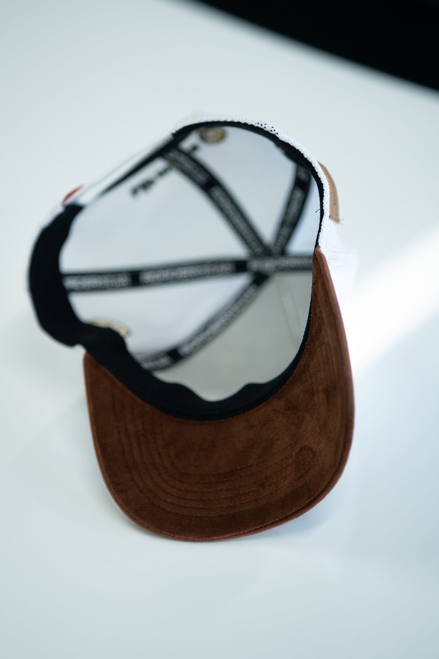 Roaderwear Vit 5-panel Truckerkeps - Låt Mig Va!