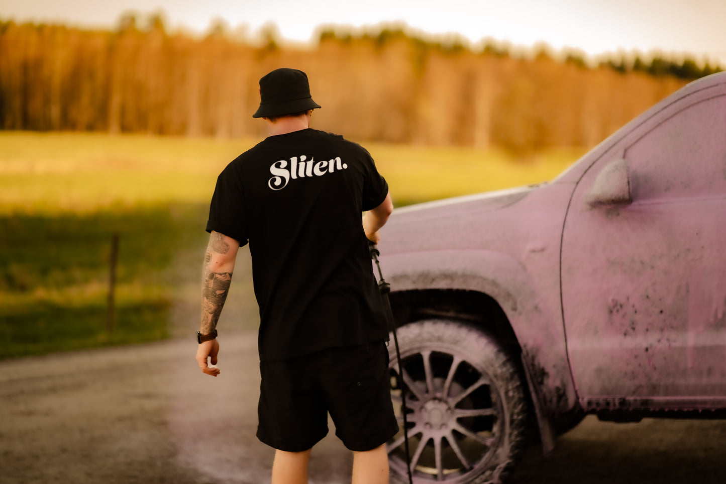 "Sliten" Roaderwear T-shirt Classic Fit - Svart