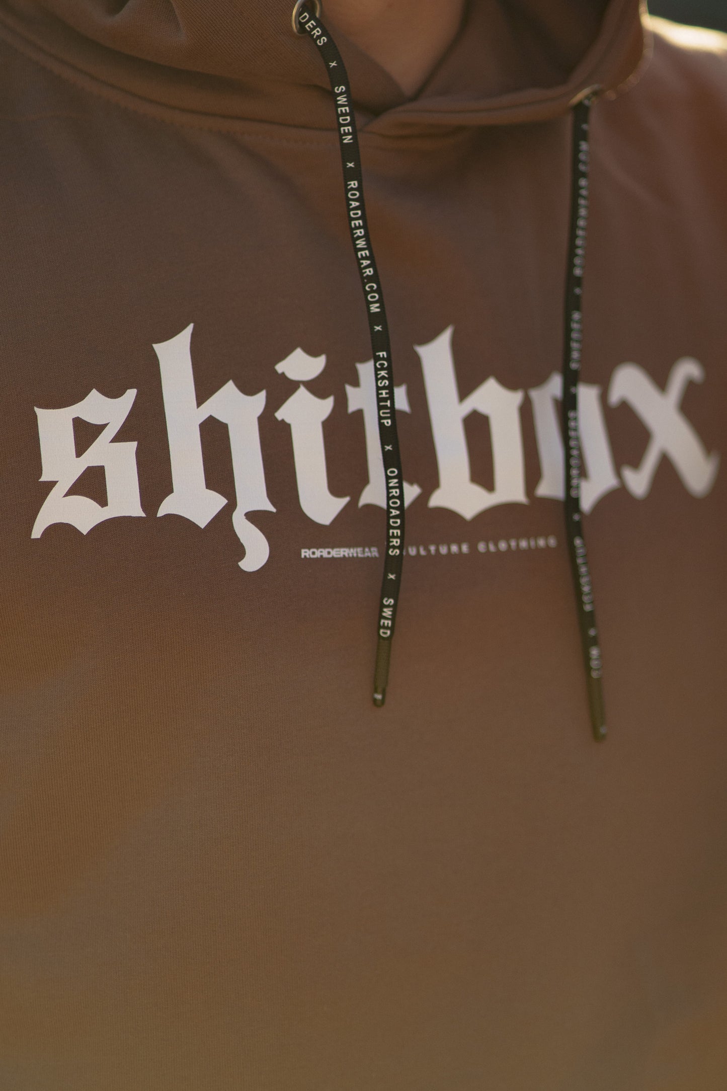 “Shitbox” Hoodie – Mocha / Vit