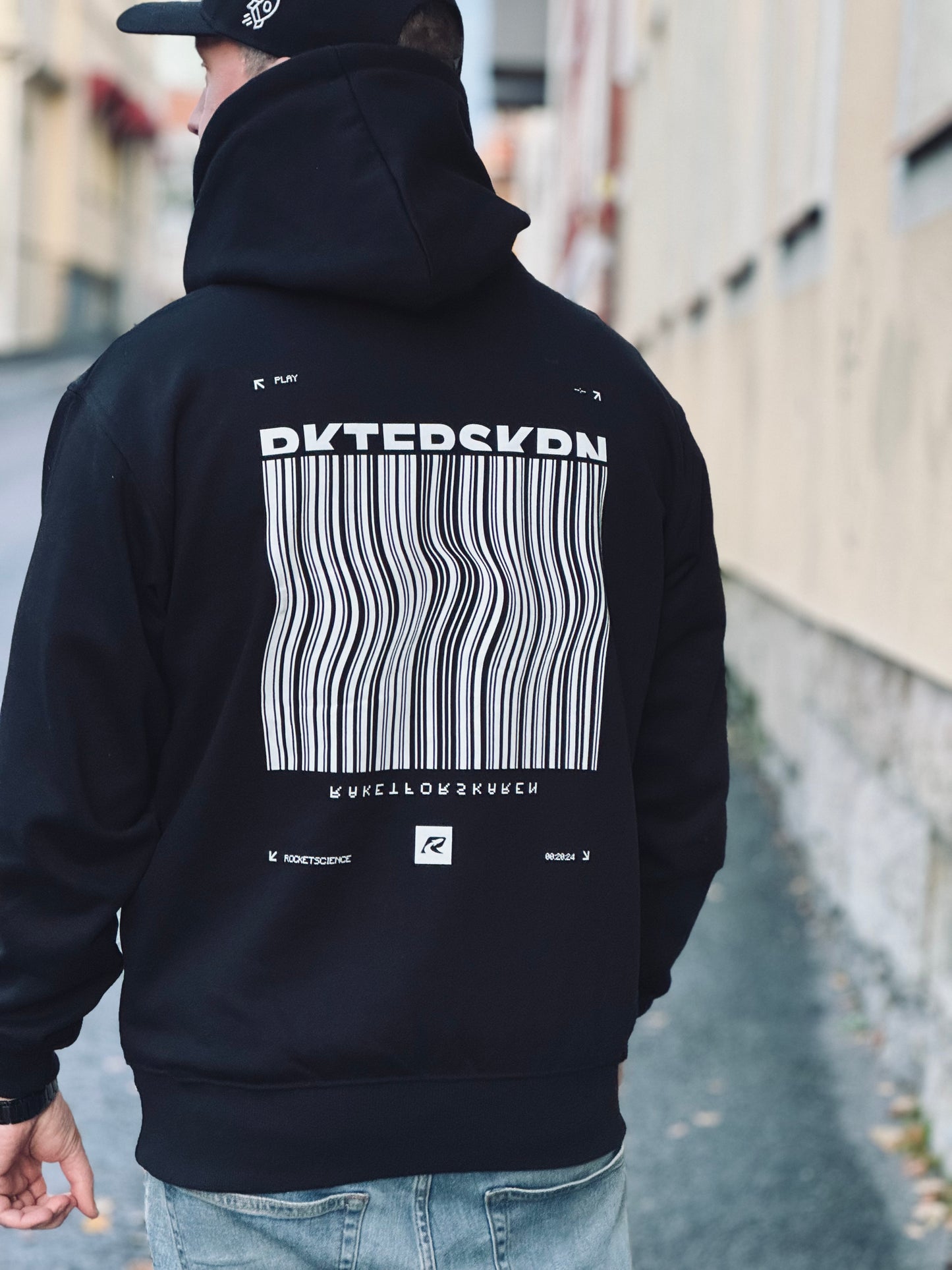 Raketforskaren - Tunga Stenar - Svart Hoodie