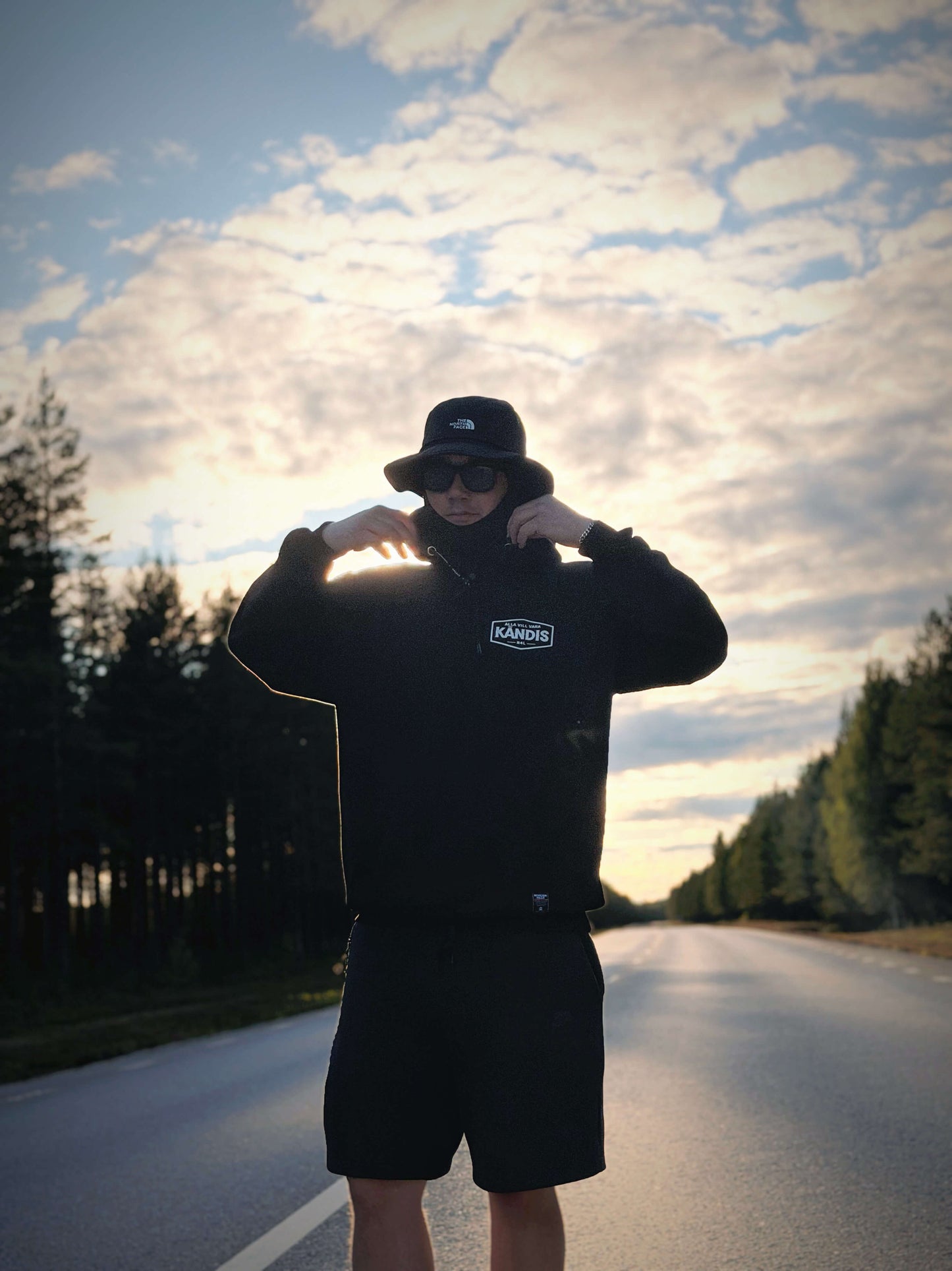 Rivstart "Alla Vill vara Kändis" Svart Hoodie