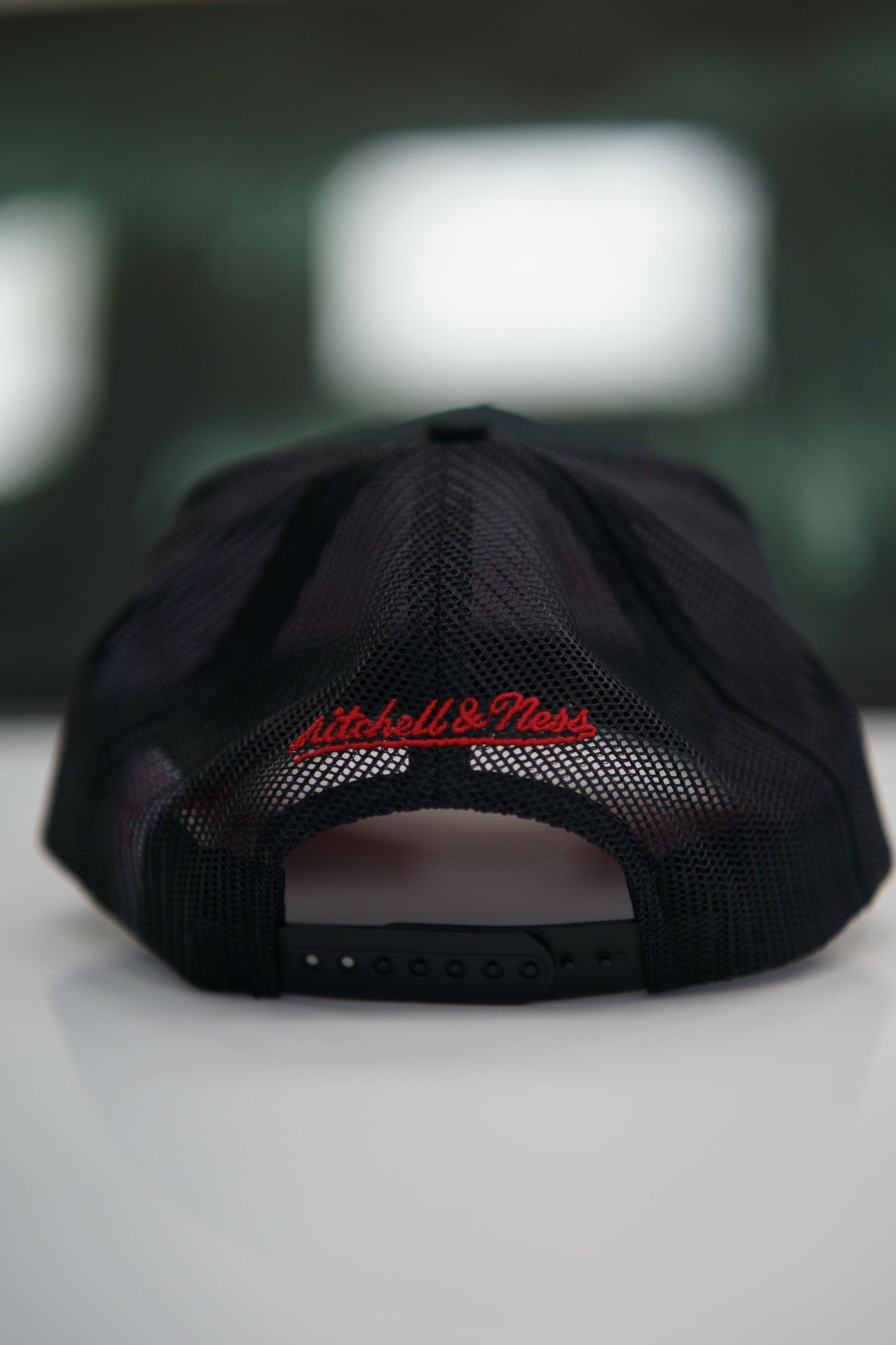 Mitchell & Ness Keps - Own Brand Black / Red Sporting Trucker - Patch