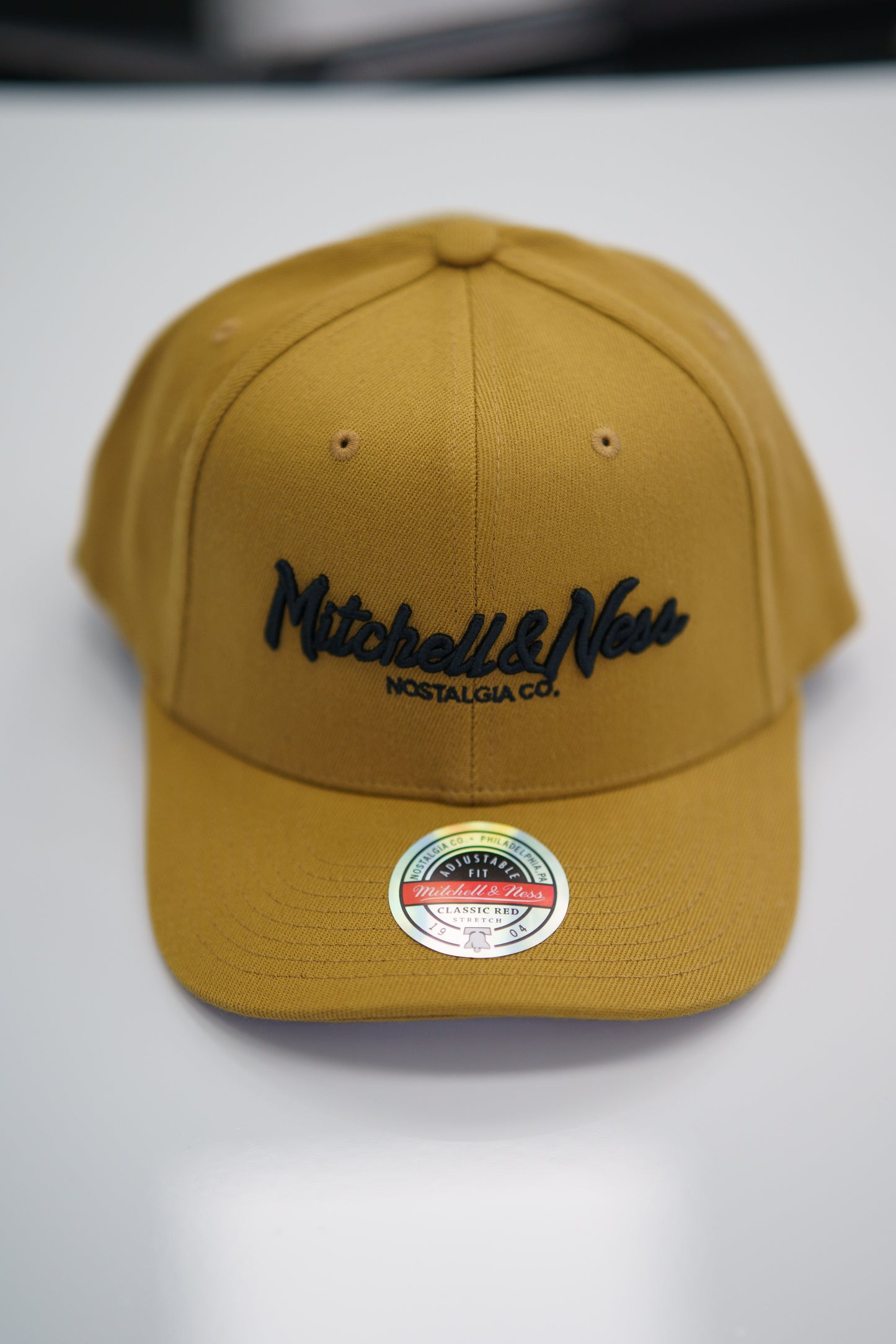 Mitchell & Ness Keps - Own Brand Pinscript Tan/Black Red Classic