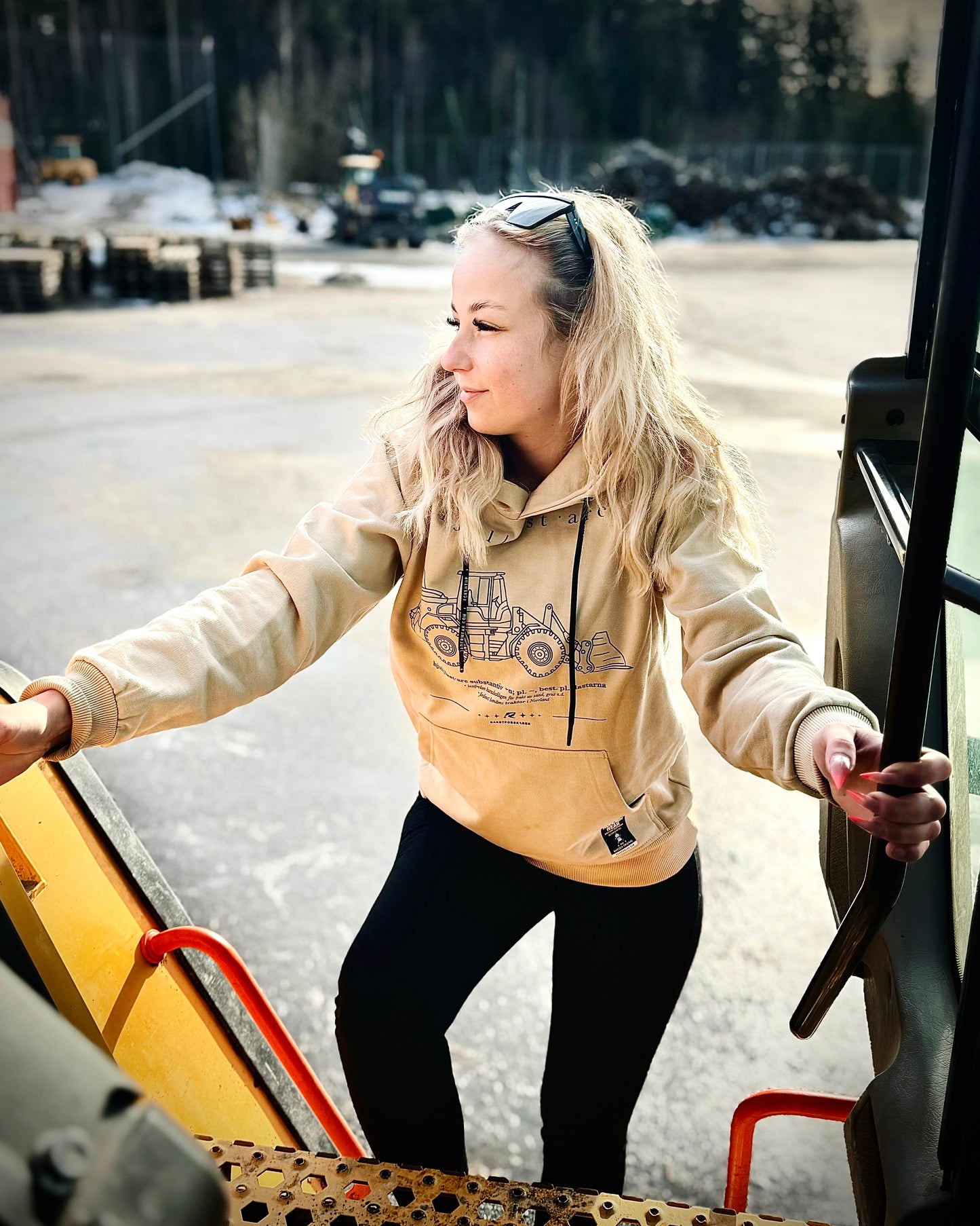 Raketforskaren - Hjullastare - Beige Hoodie