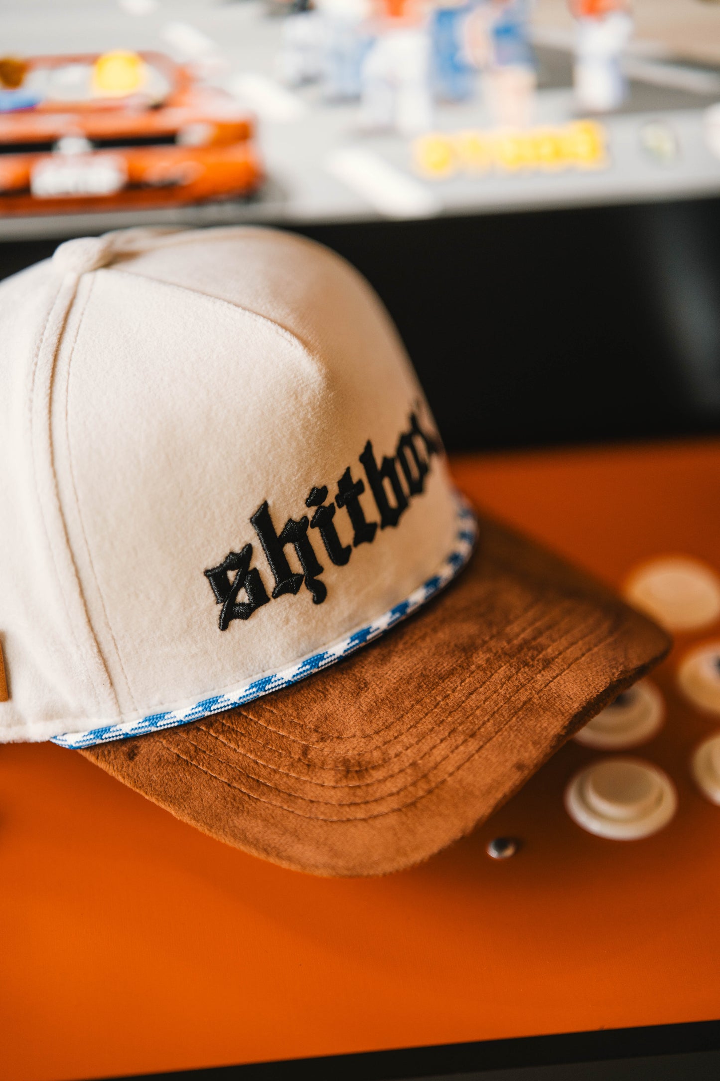 Roaderwear 5-panel keps – Shitbox Milk & Torque (Cream/Brown/Blue)
