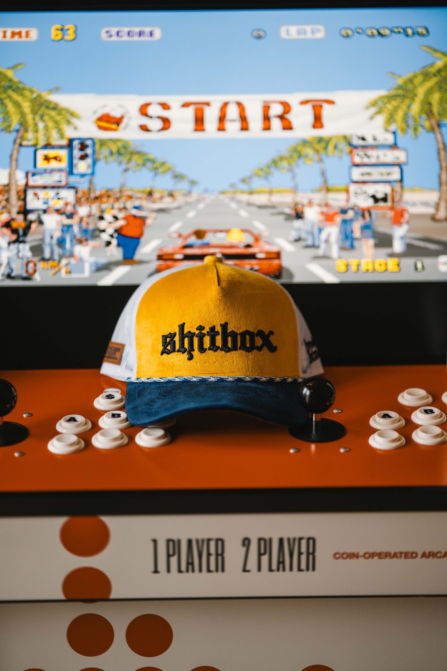 Roaderwear 5-panel keps – Shitbox Boosted Banana (Yellow/Blue/White Mesh)