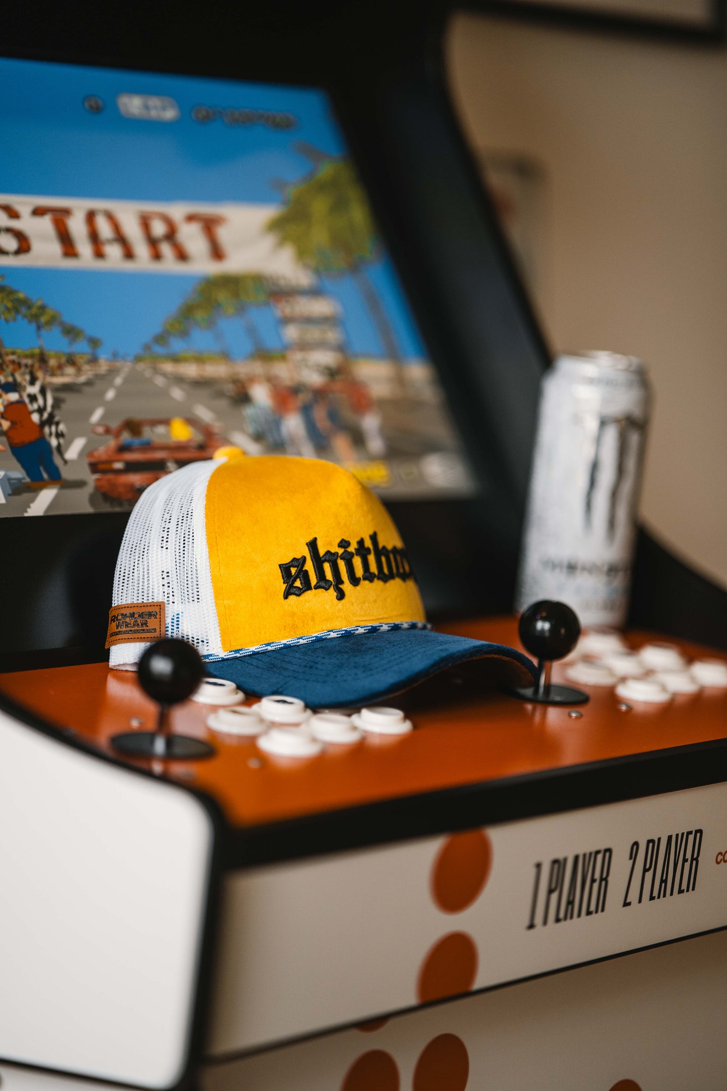 Roaderwear 5-panel keps – Shitbox Boosted Banana (Yellow/Blue/White Mesh)