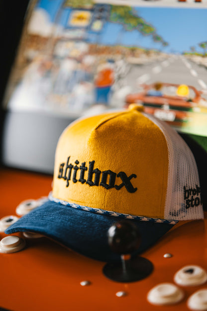 Roaderwear 5-panel keps – Shitbox Boosted Banana (Yellow/Blue/White Mesh)