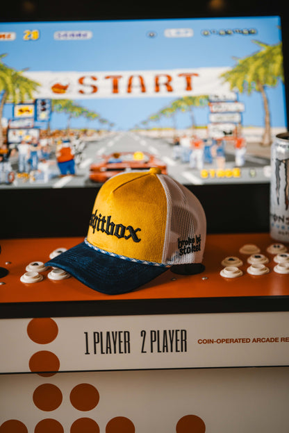 Roaderwear 5-panel keps – Shitbox Boosted Banana (Yellow/Blue/White Mesh)