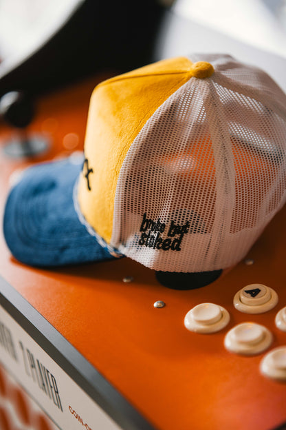 Roaderwear 5-panel keps – Shitbox Boosted Banana (Yellow/Blue/White Mesh)