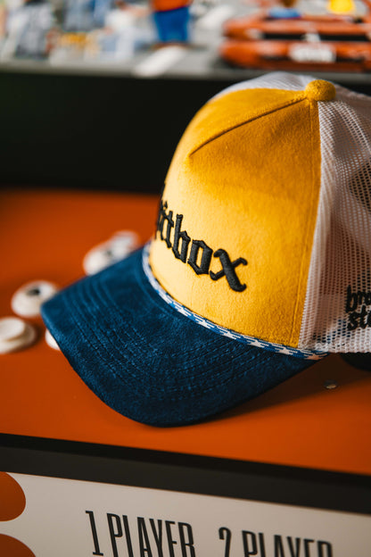 Roaderwear 5-panel keps – Shitbox Boosted Banana (Yellow/Blue/White Mesh)