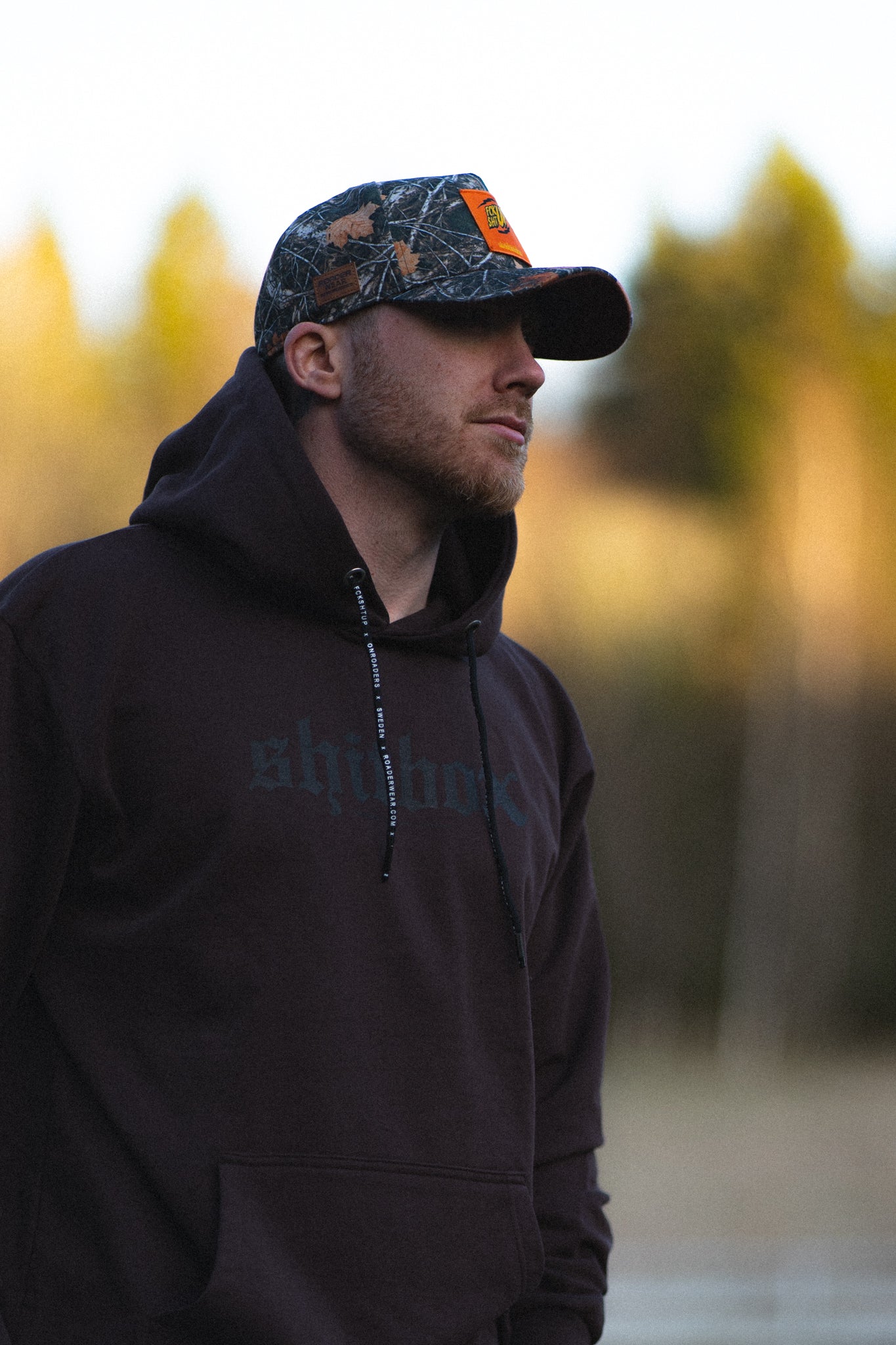 “Shitbox” Hoodie – Brun / Svart