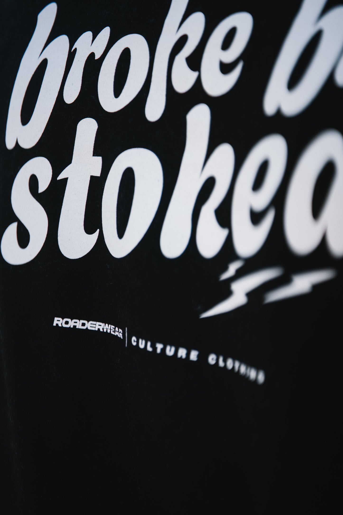 Roaderwear "Shitbox" Tee – Vit / Svart