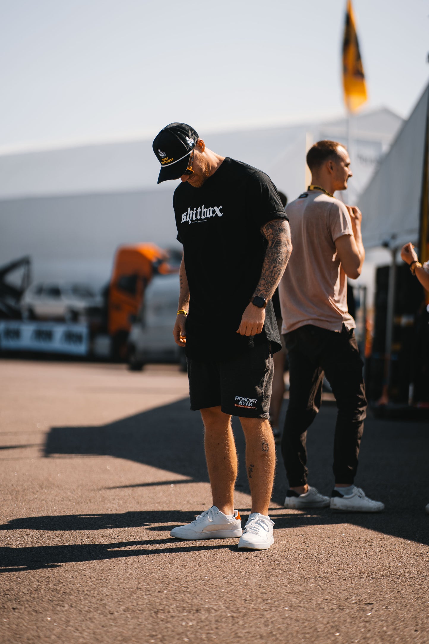 Roaderwear "Shitbox" Tee – Vit / Svart