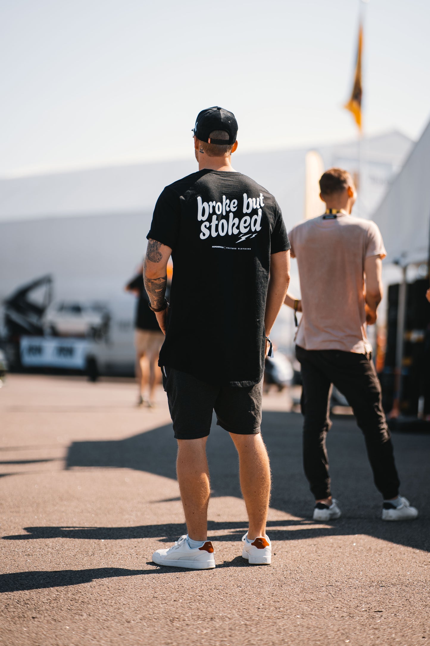 Roaderwear "Shitbox" Tee – Vit / Svart