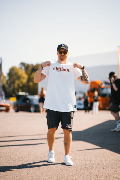 Roaderwear "Shitbox" Tee – Röd / Vit