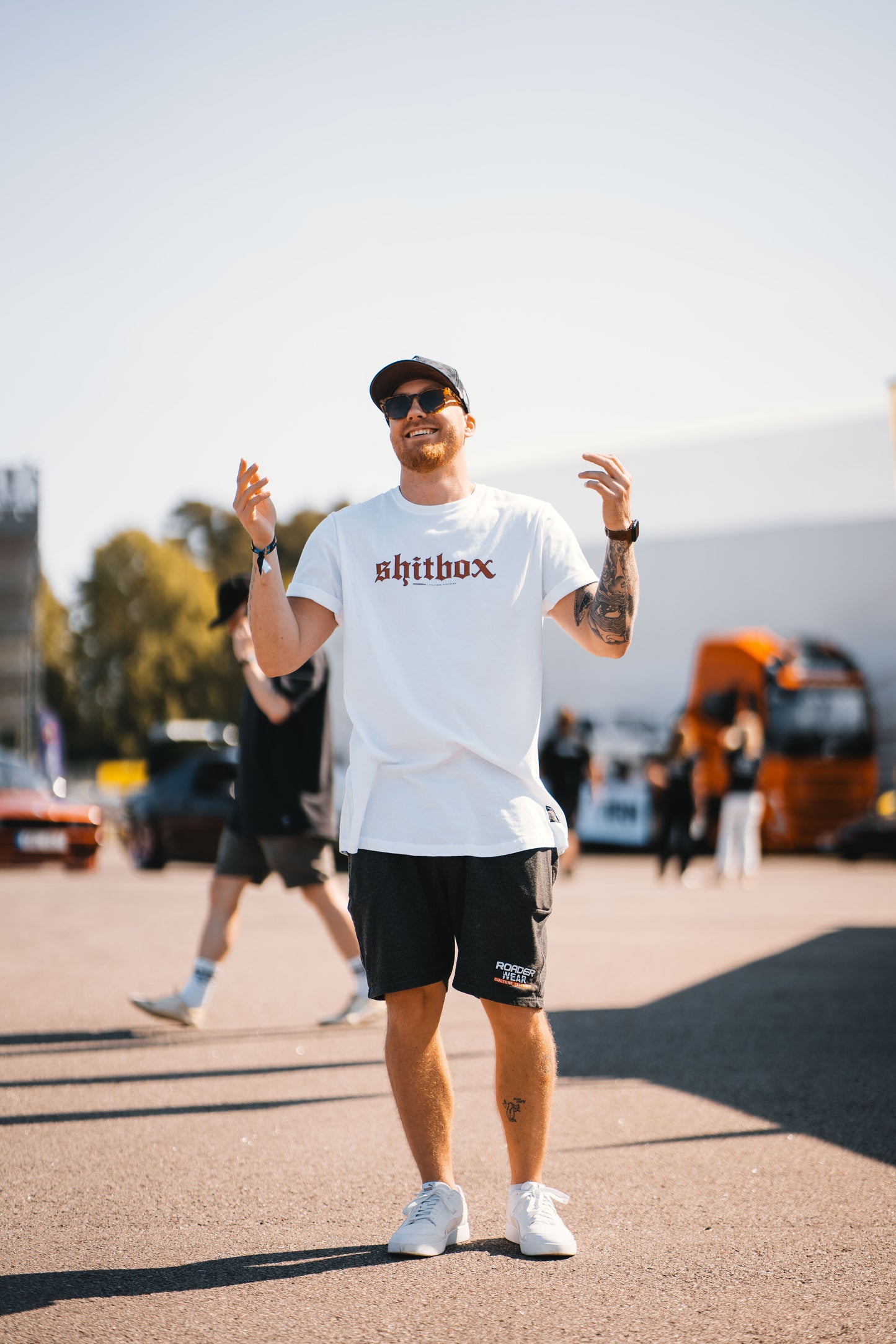 Roaderwear "Shitbox" Tee – Röd / Vit