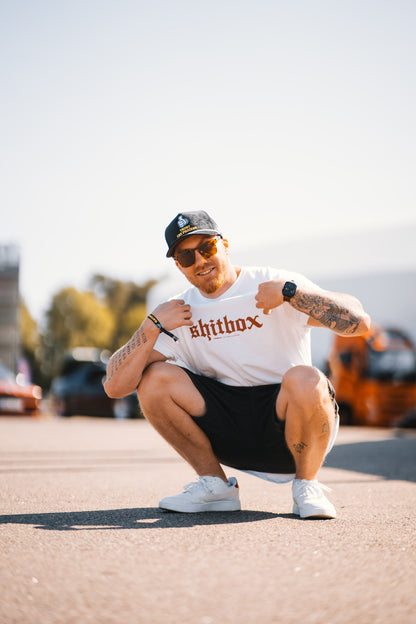 Roaderwear "Shitbox" Tee – Röd / Vit