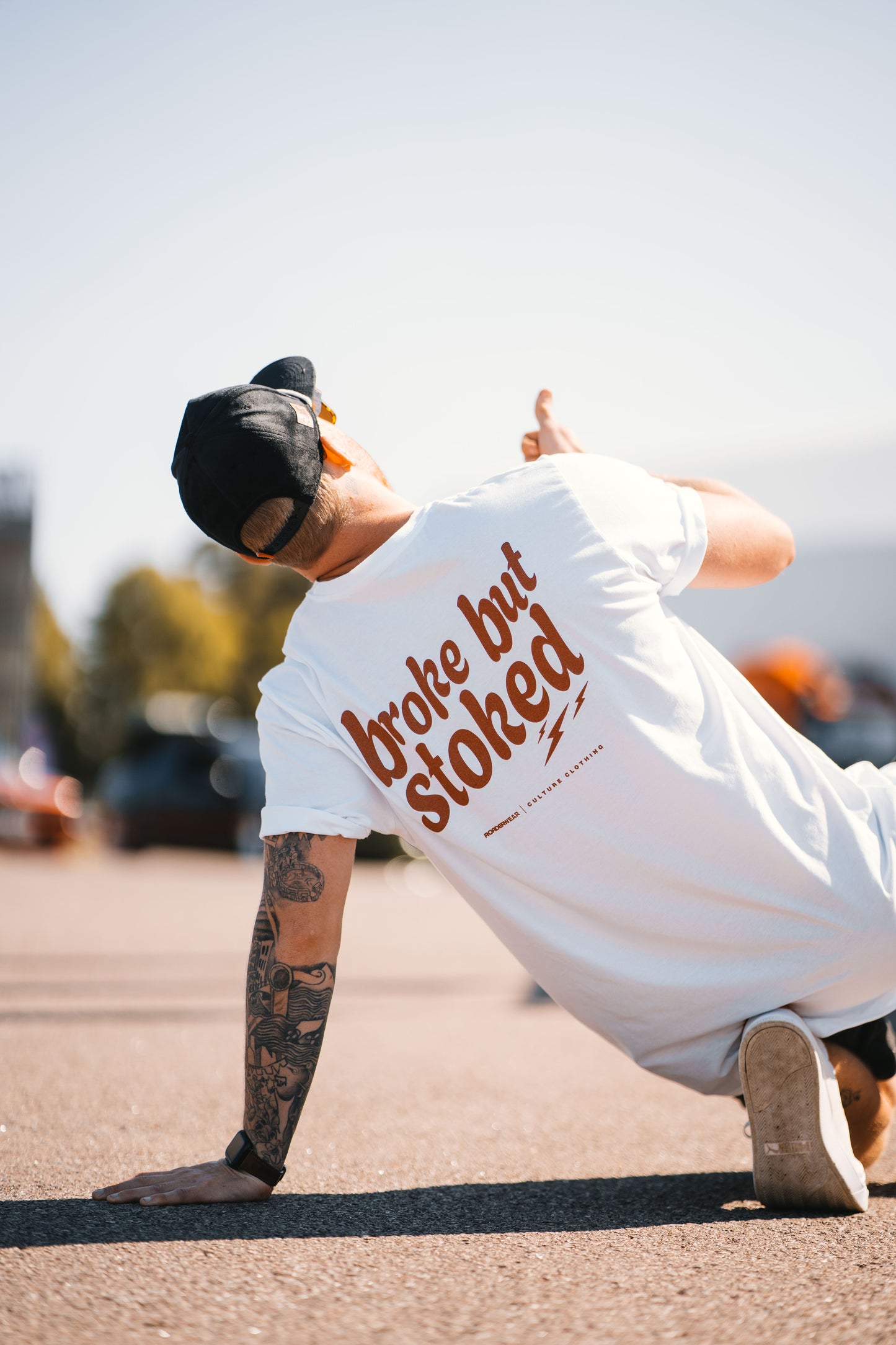 Roaderwear "Shitbox" Tee – Röd / Vit