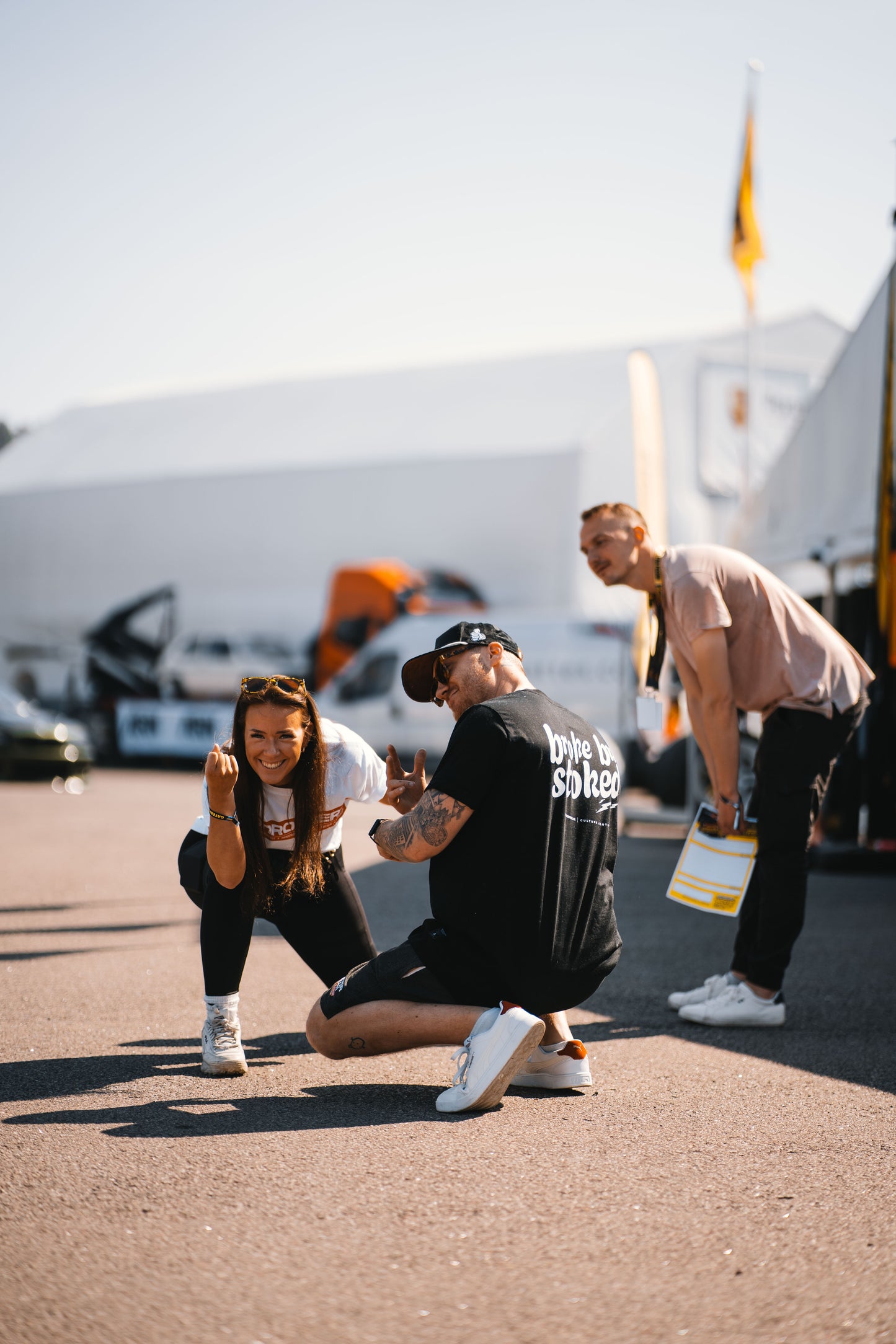 Roaderwear "Shitbox" Tee – Vit / Svart