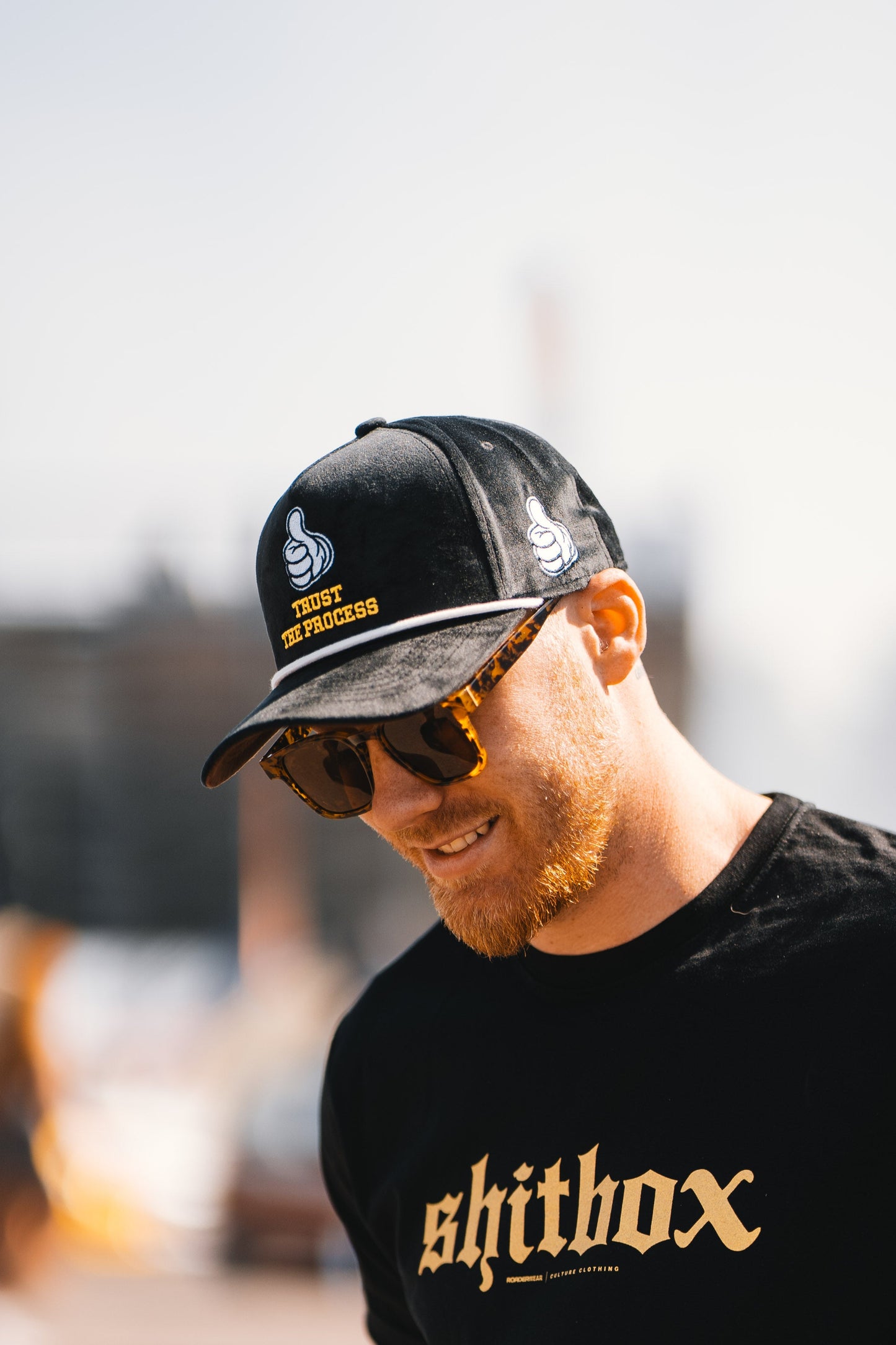 Roaderwear "Shitbox" Tee – Guld / Svart