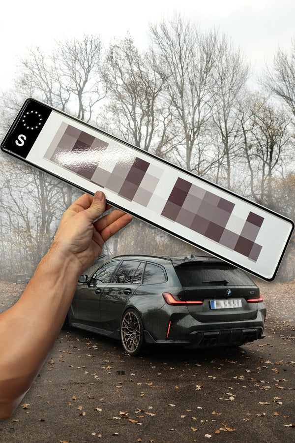 Critical V2 svart Blurred Regskylt EU-storlek