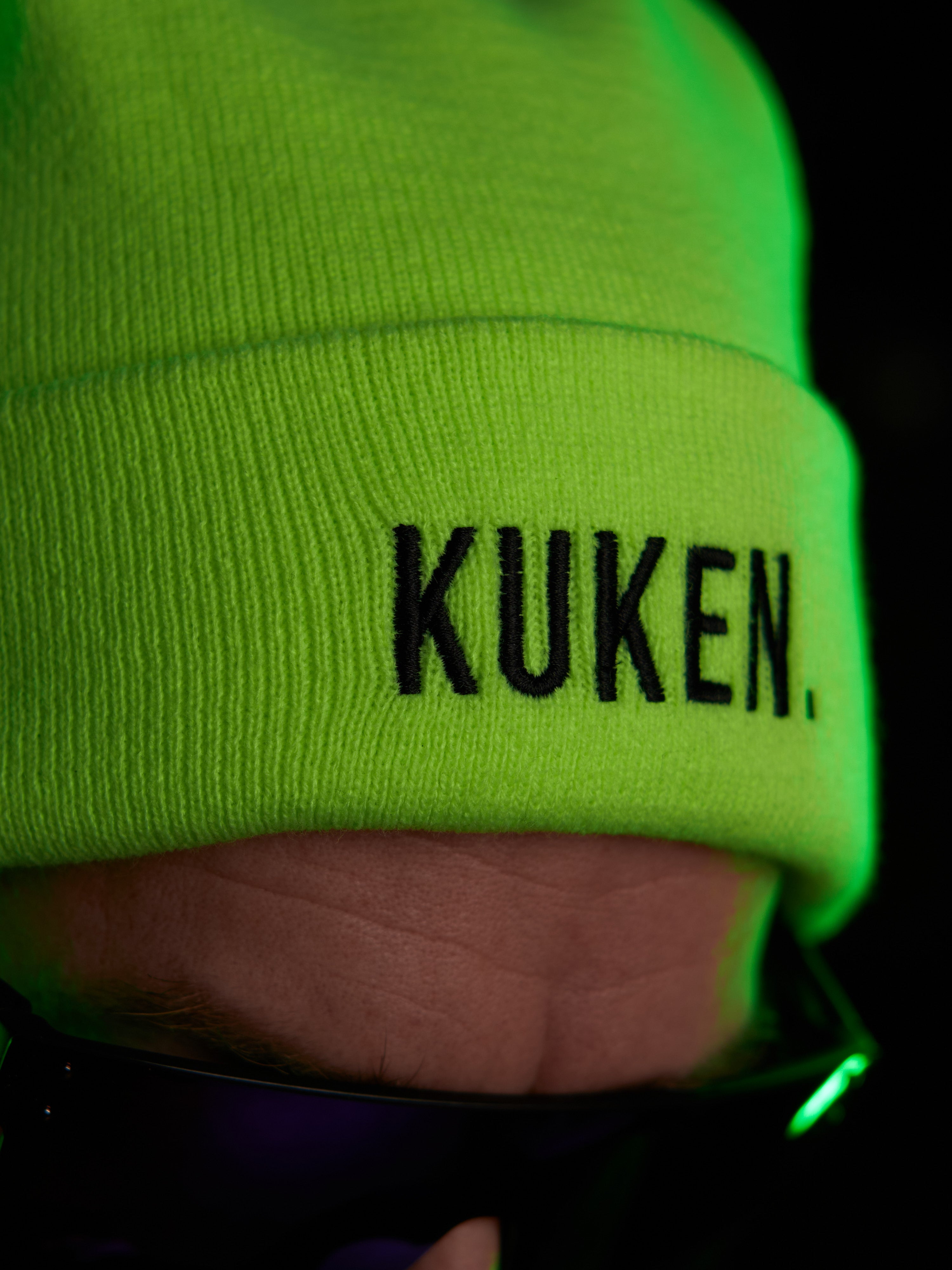 帽子 [0] UNDER ARMOUR NEON GREEN BEANIE Central Cee wears a neon green wool ribbed beanie hat from